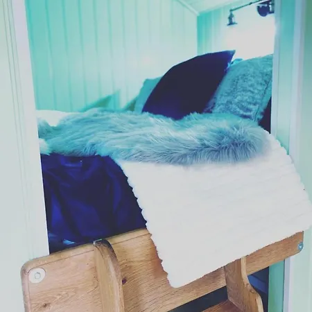 Jasmine The Shepherd Hut Woodhall Spa Exterior photo