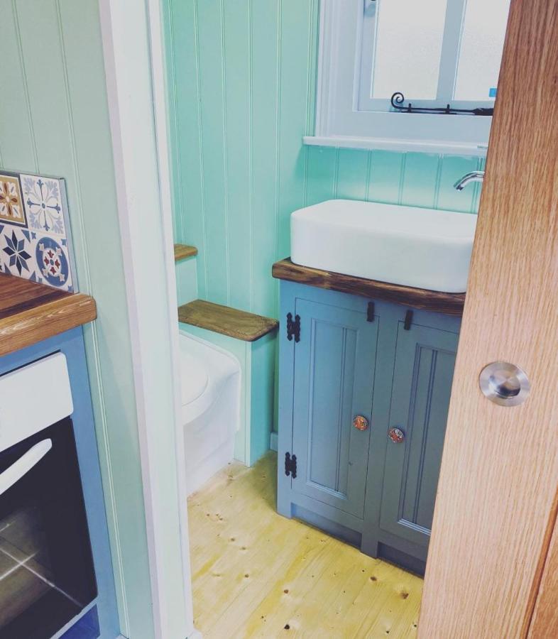 Campsite Jasmine The Shepherd Hut Woodhall Spa